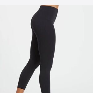 SPANX Look at Me Now Seamless Cropped Legging: